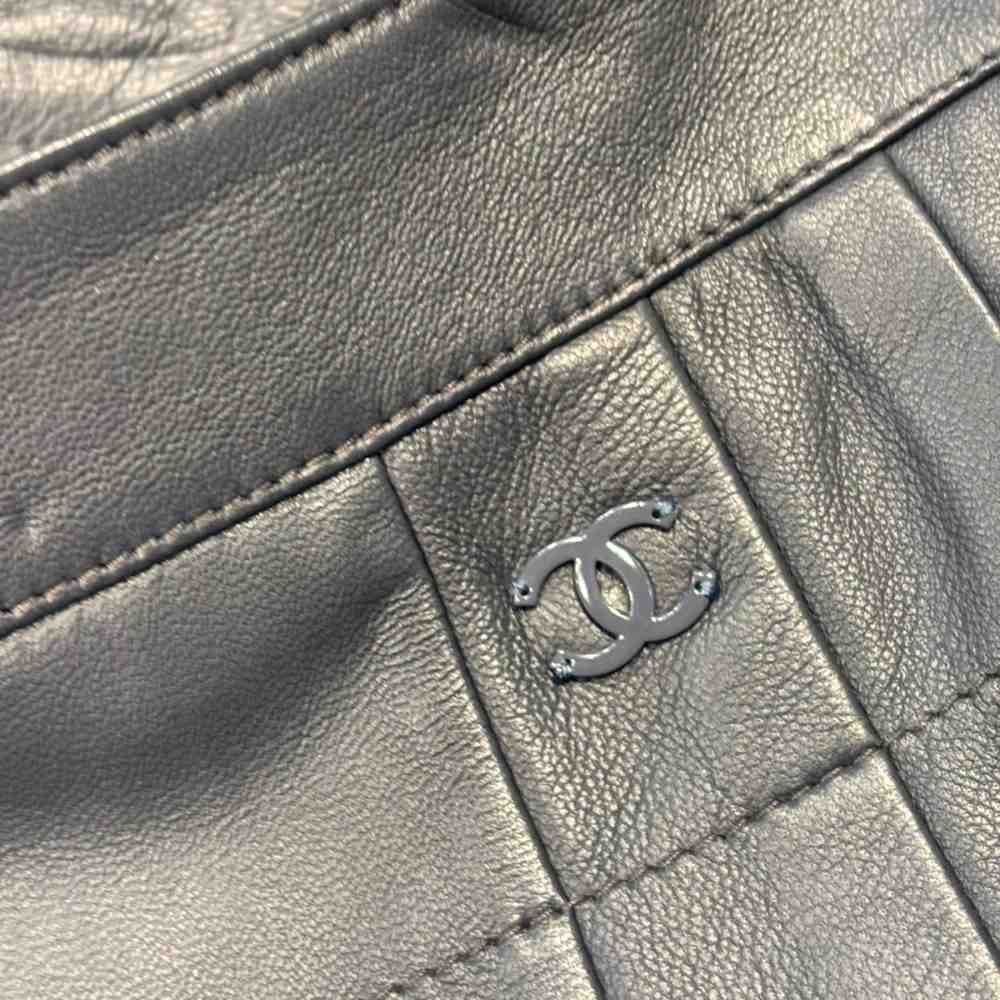 Chanel Leather Flare Skirt Knee Length CC Logo Pleats Lambskin 38 Gray — view 4