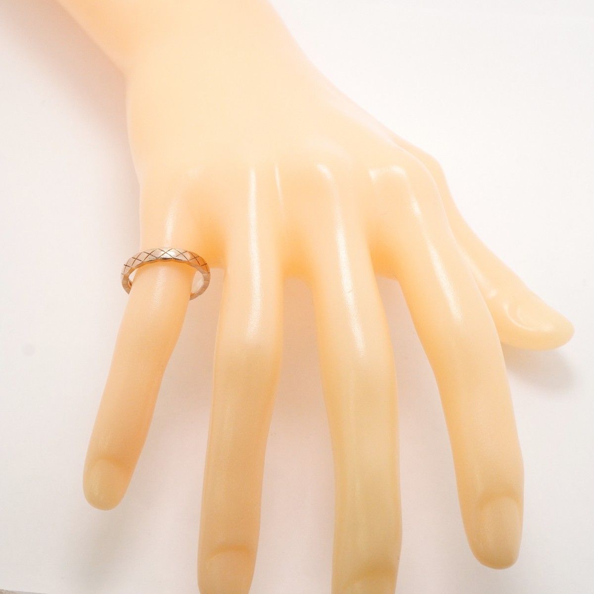 Chanel Ring Coco Crush Beige Gold 18k Pink — view 6