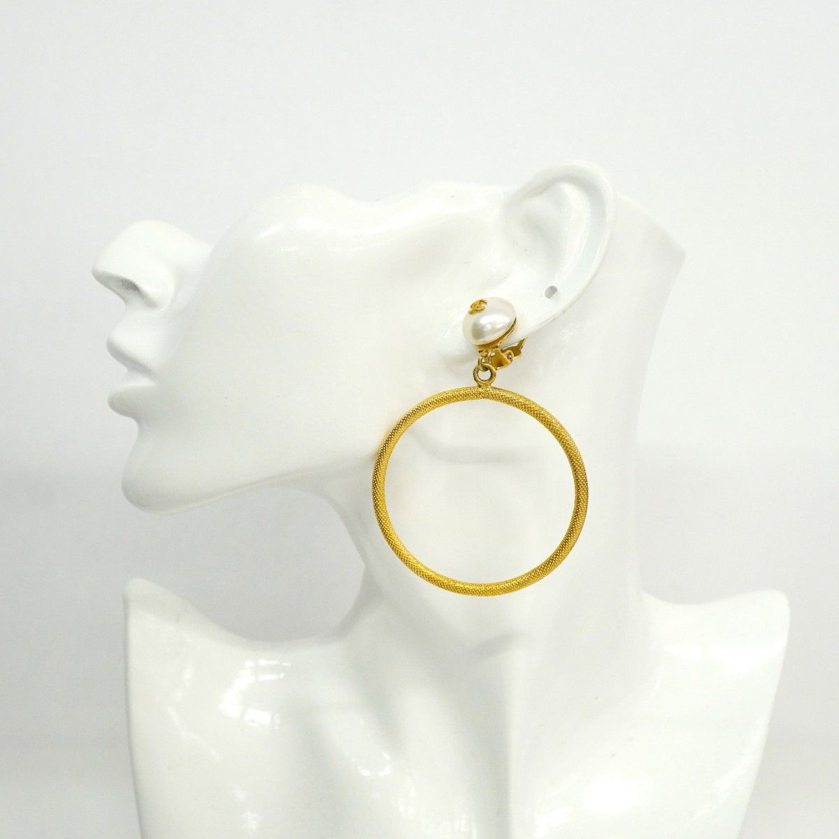 Chanel Earrings Vintage CC Logo Round — view 5