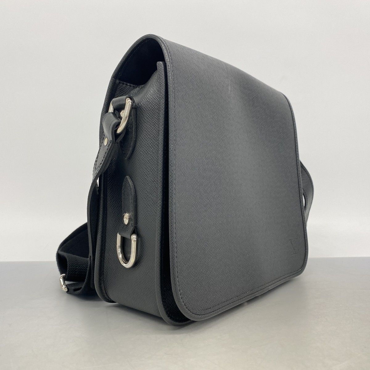Louis Vuitton Shoulder Bag Taiga Andrey Ardoise — view 2