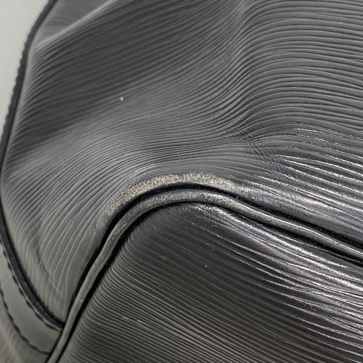 Louis Vuitton Shoulder Bag Epi Petit Noe Noir — view 7