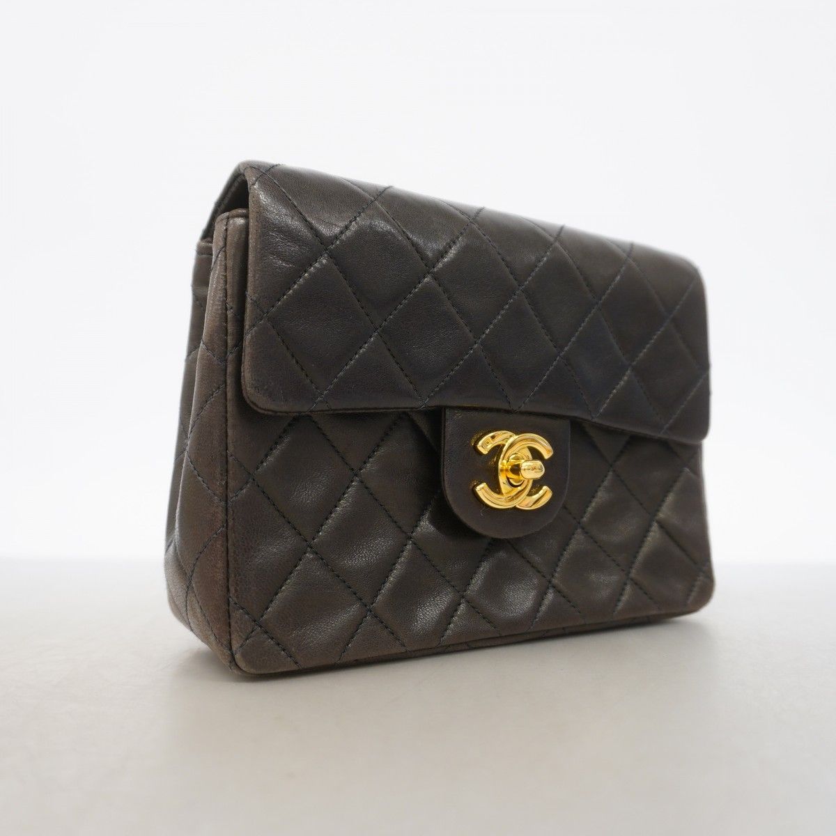Chanel Shoulder Bag Quilted Lambskin Black Gold — view 2