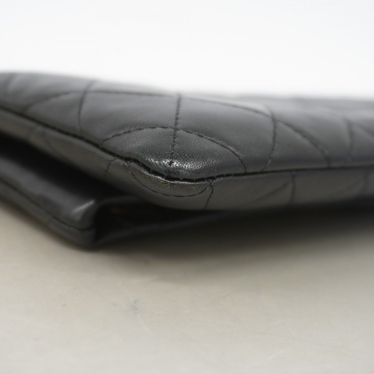 Chanel Clutch Quilted Lambskin Black Gold — view 6