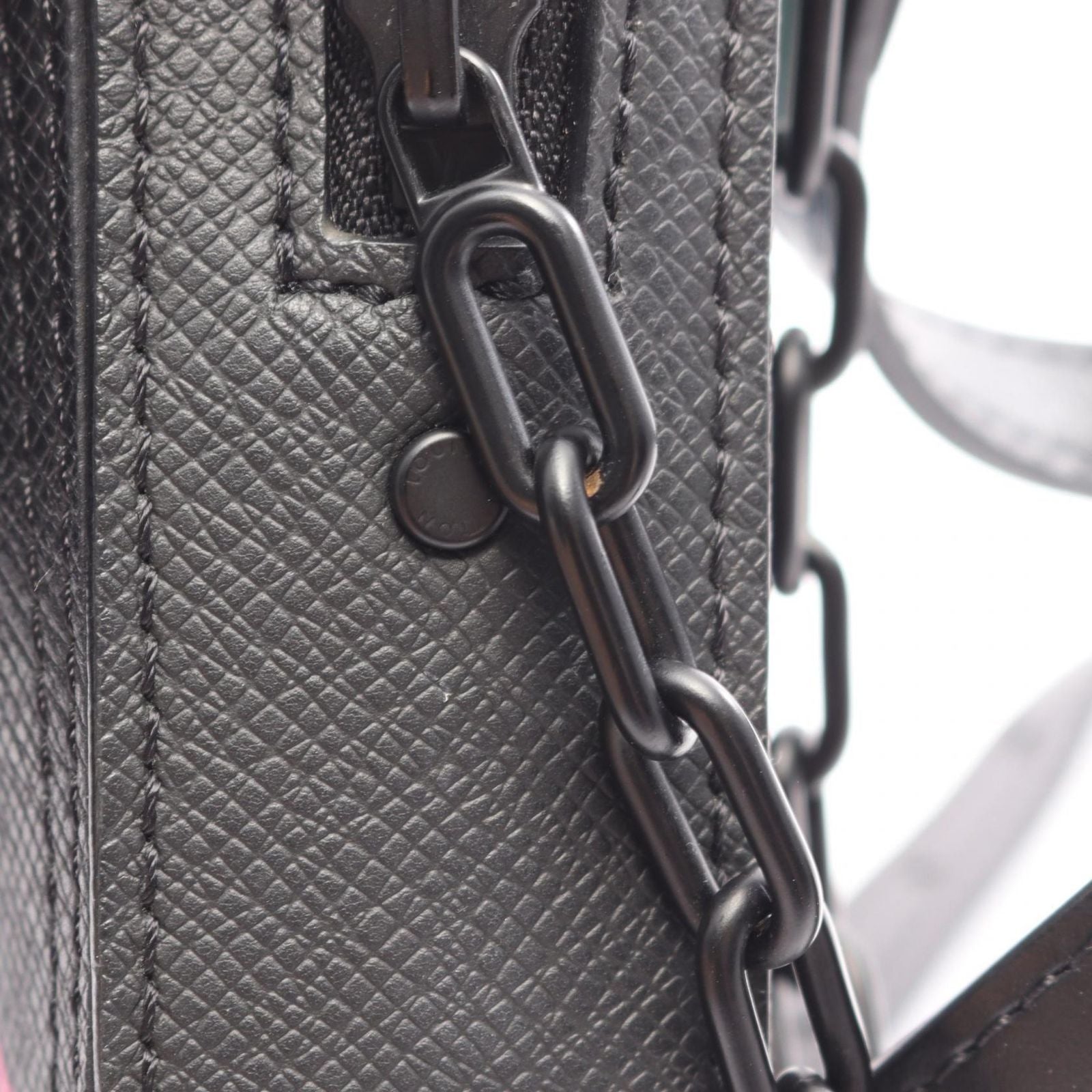 Louis Vuitton Shoulder Bag Danube Messenger Noir Rainbow Leather — view 8
