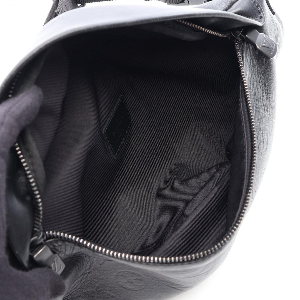 Louis Vuitton Waist Bag Discovery PM Noir Leather — view 3