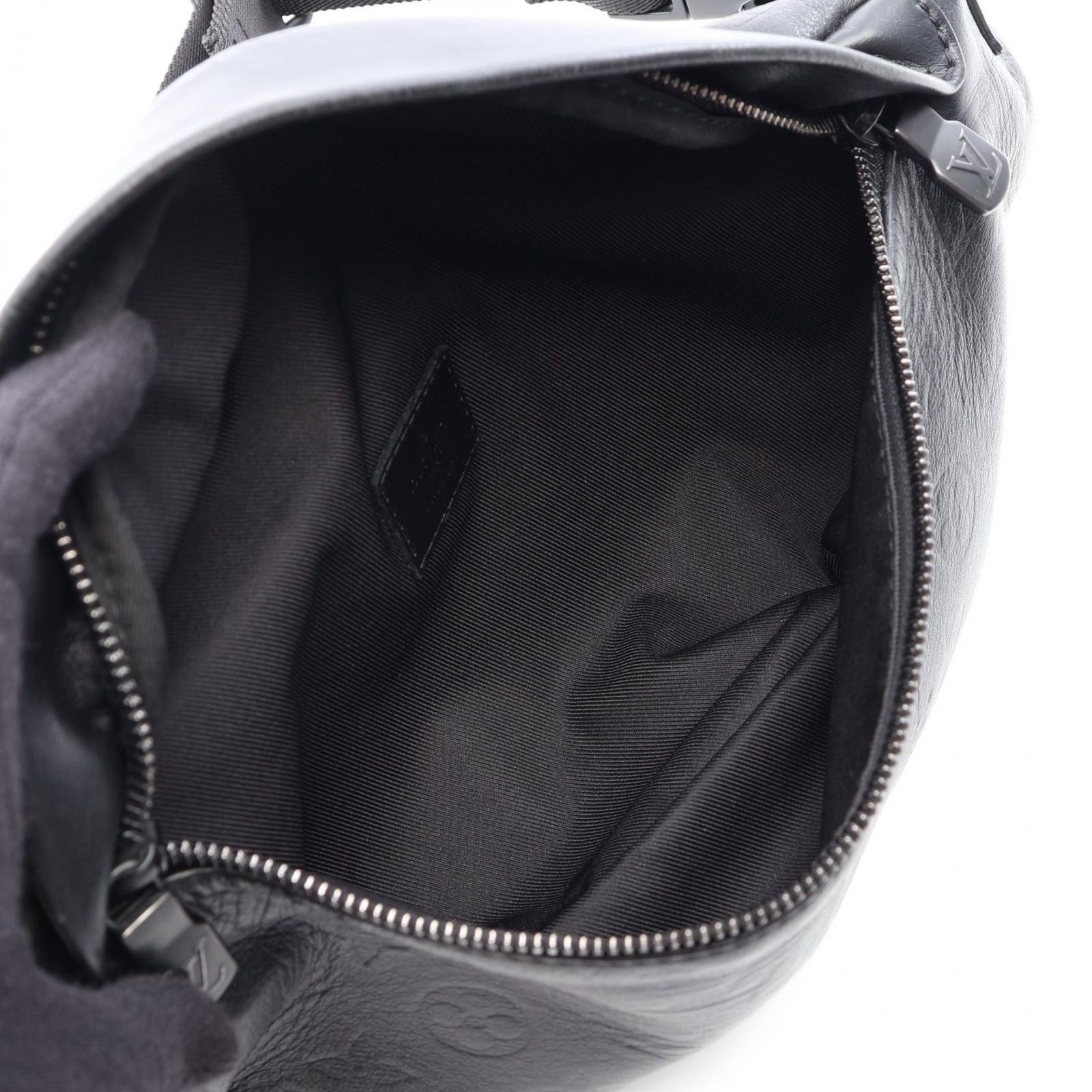 Louis Vuitton Waist Bag Discovery PM Noir Leather — view 3