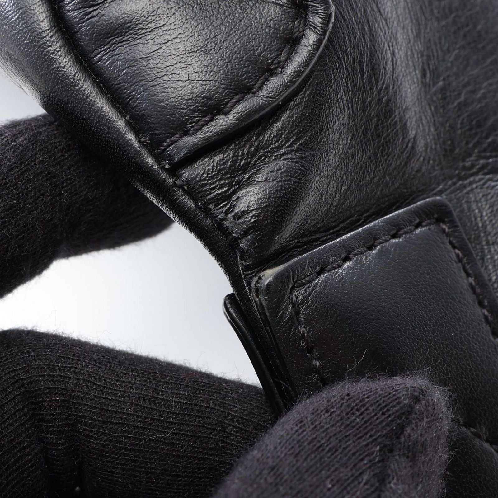 Louis Vuitton Waist Bag Discovery PM Noir Leather — view 7