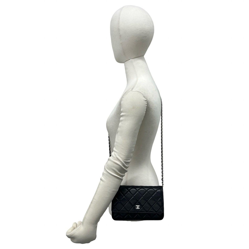 Chanel Card Present Quilted CC Logo Lambskin Shoulder Bag Pochette Black — view 2