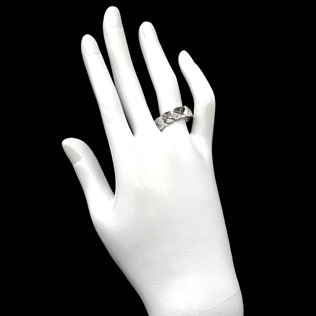 Chanel Coco Crush 59 Ring 18k WG 750 Quilted — view 7