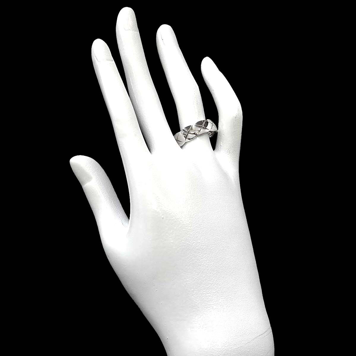 Chanel Coco Crush 59 Ring 18k WG 750 Quilted — view 7