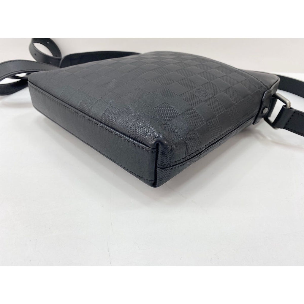 Louis Vuitton Shoulder Bag Pochette District — view 8