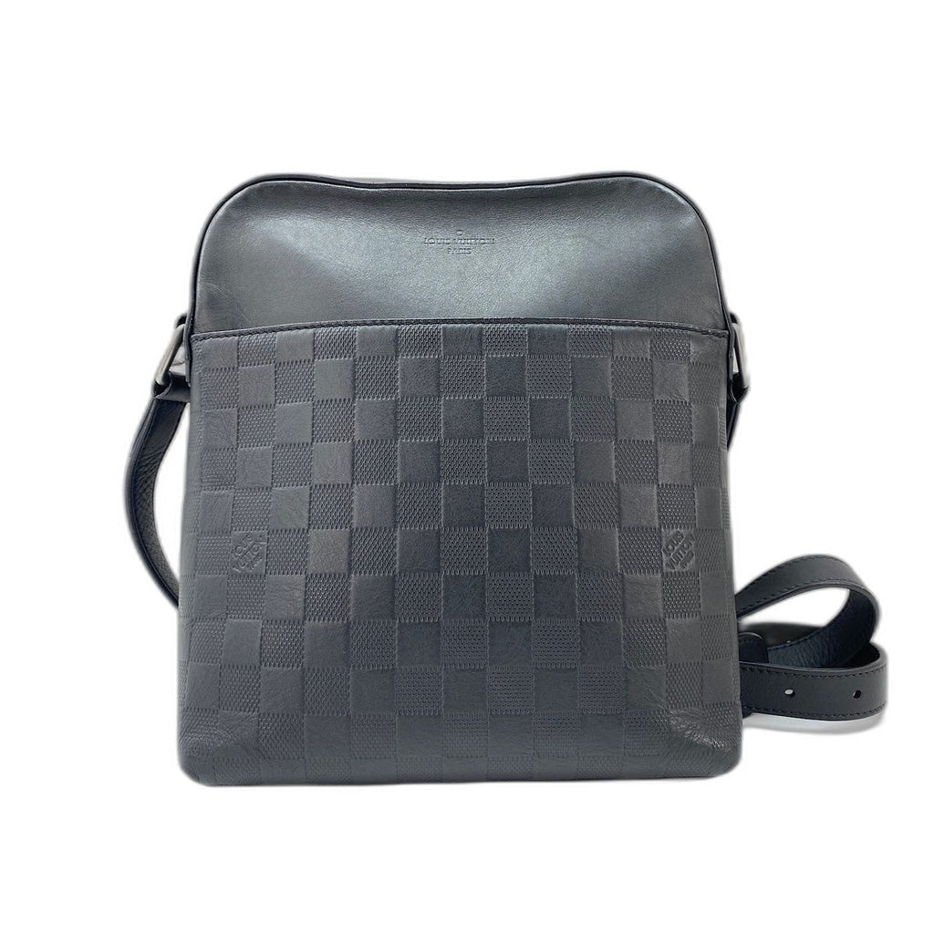 Louis Vuitton Shoulder Bag Pochette District