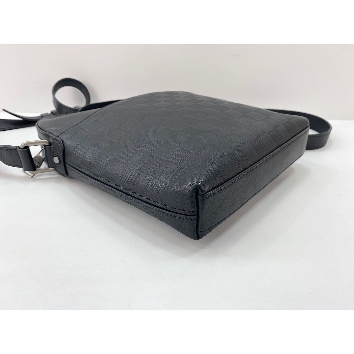 Louis Vuitton Shoulder Bag Pochette District — view 7