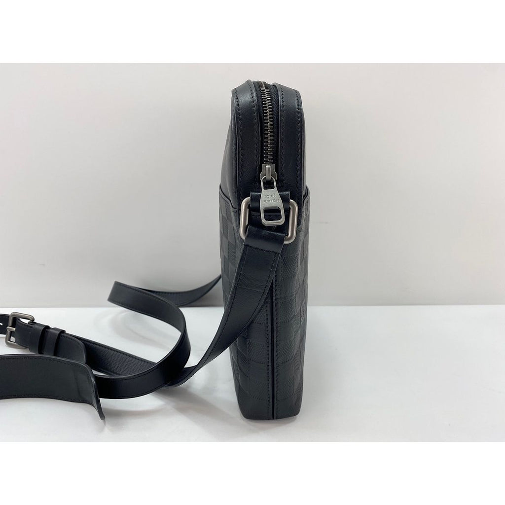 Louis Vuitton Shoulder Bag Pochette District — view 5