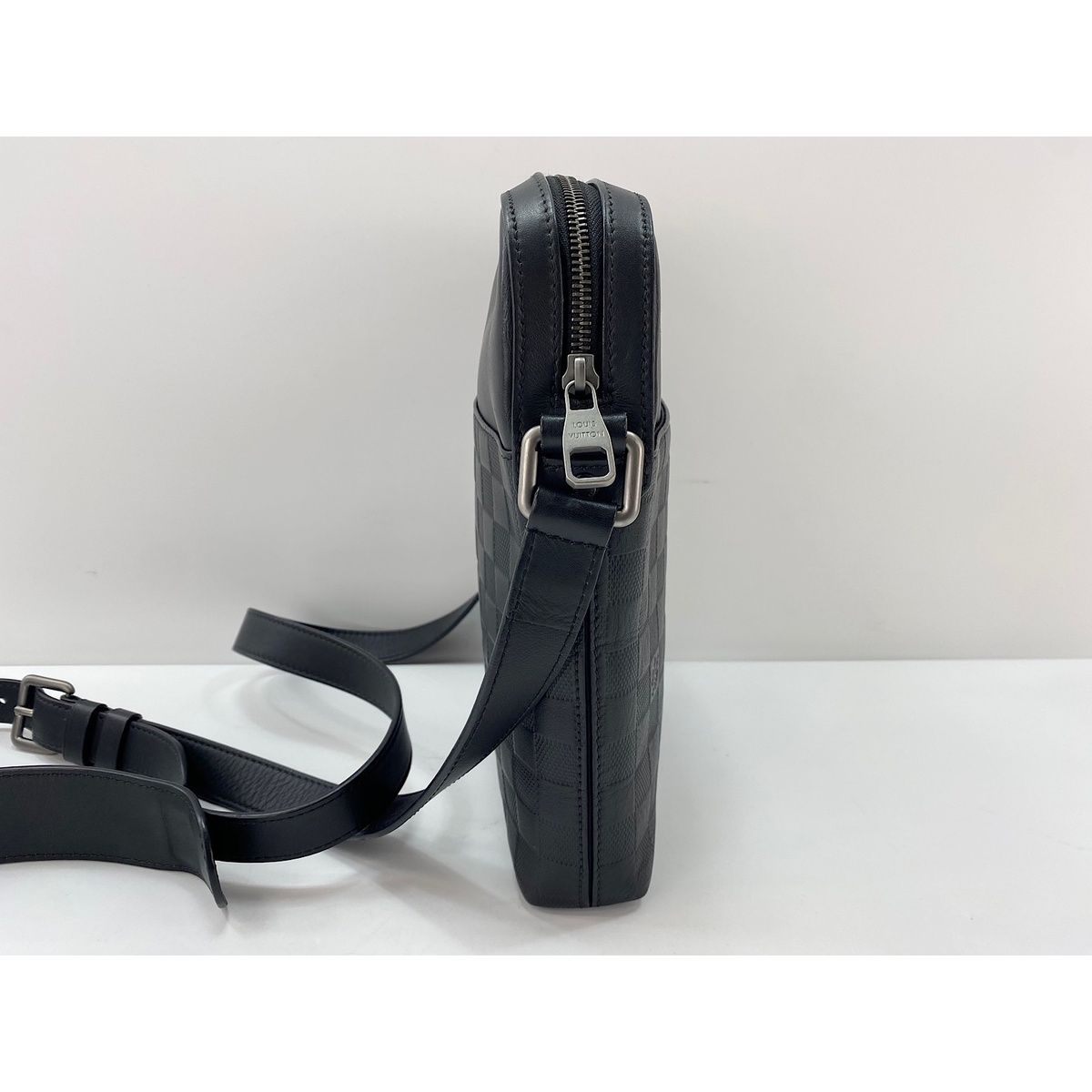 Louis Vuitton Shoulder Bag Pochette District — view 5