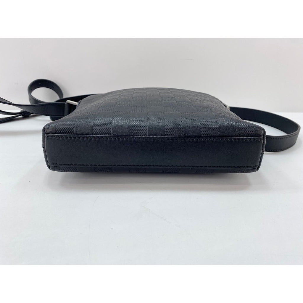 Louis Vuitton Shoulder Bag Pochette District — view 6