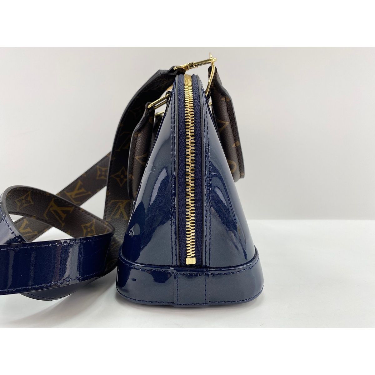 Louis Vuitton Handbag Alma — view 4