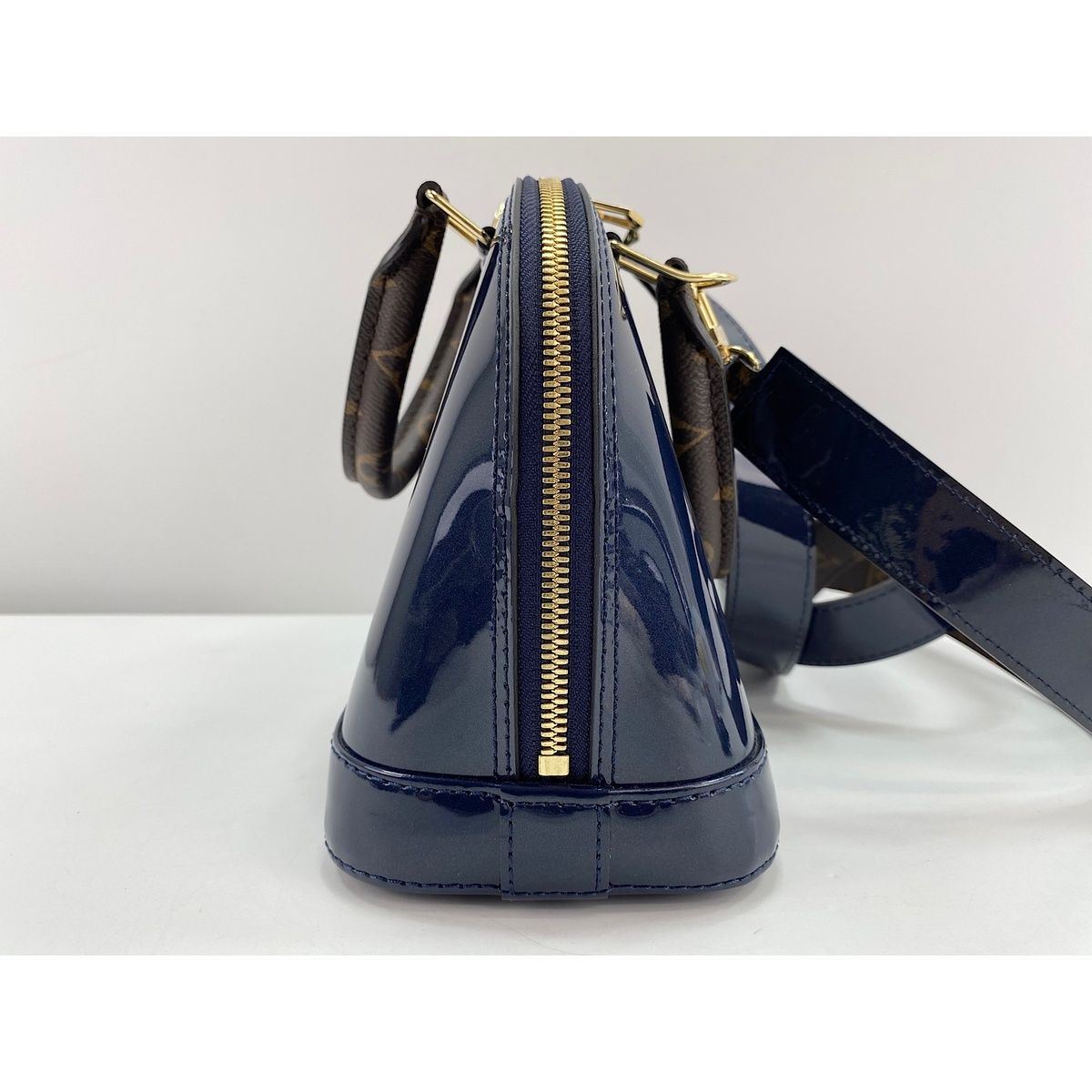 Louis Vuitton Handbag Alma — view 5