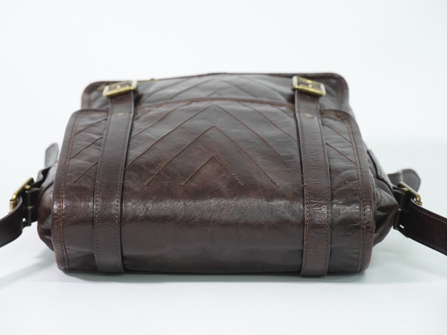 Louis Vuitton LV Cui Leather Shoulder Bag Brown Second — view 5