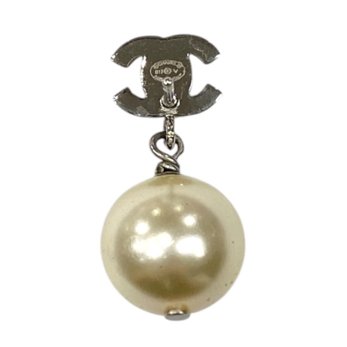 Chanel Earrings Pearl CC Logo Metal Silver White — view 4
