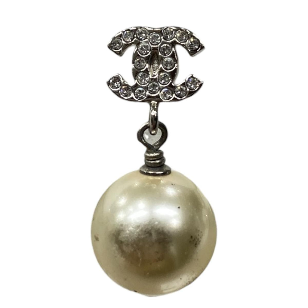 Chanel Earrings Pearl CC Logo Metal Silver White — view 3