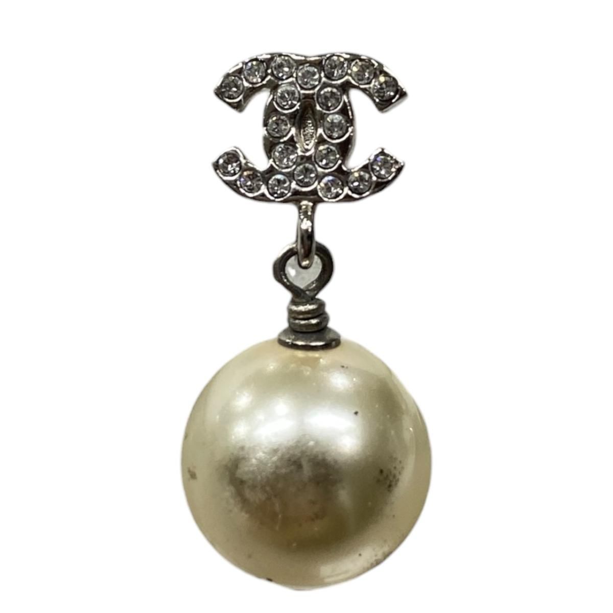Chanel Earrings Pearl CC Logo Metal Silver White — view 3