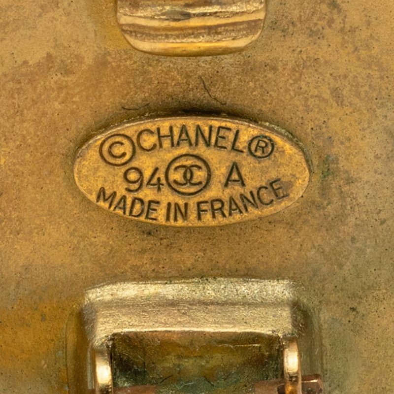 Chanel CC Logo Vintage Round Earrings Shell Gold Black Plated — view 3