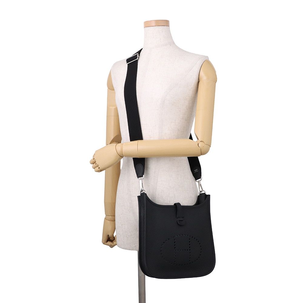 Hermes Shoulder Bag Evelyne 3 23 Black Silver Taurillon Clemence — view 4