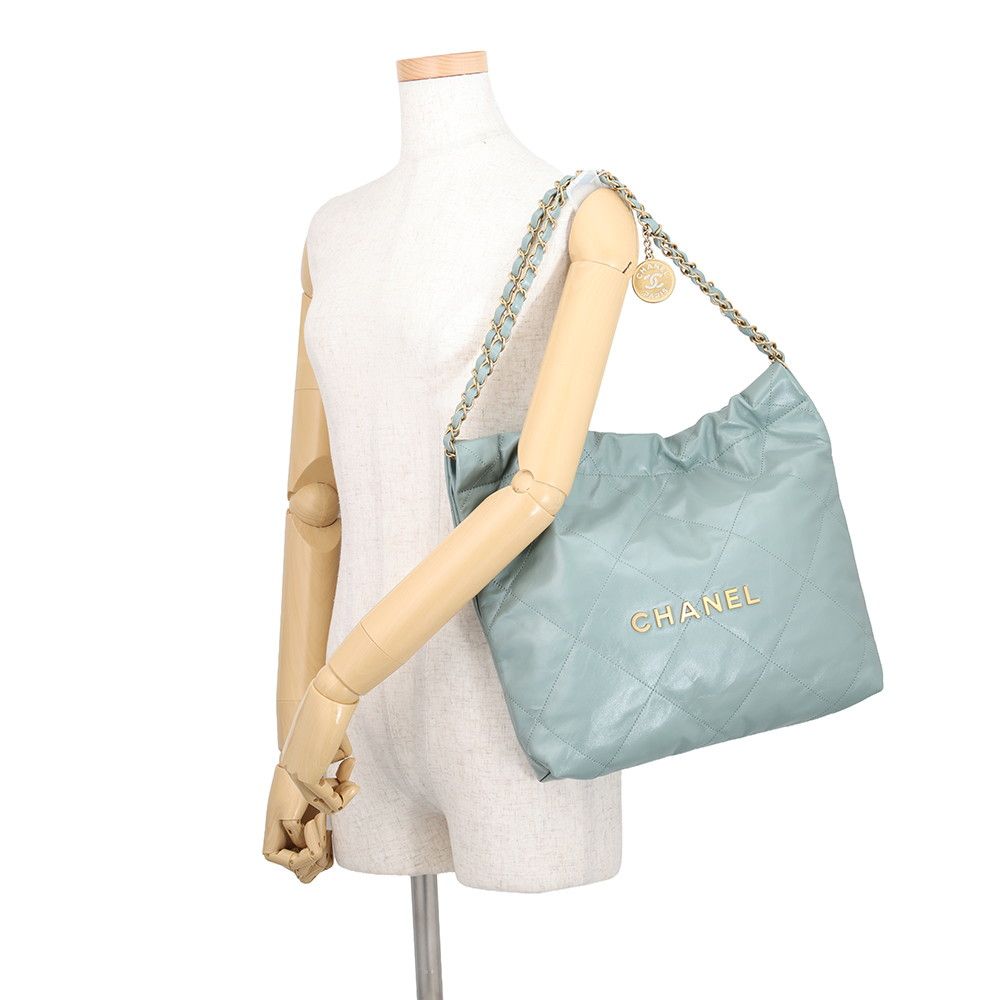 Chanel Handbag 22 Quilted Small Shiny Calf Leather — view 4