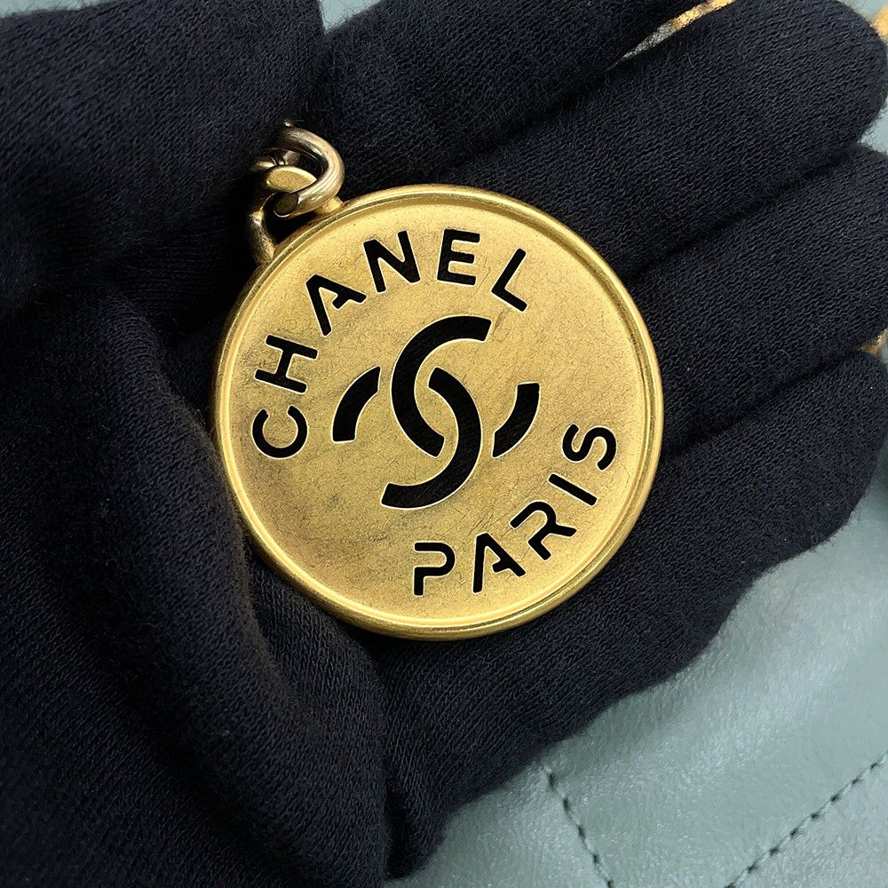 Chanel Handbag 22 Quilted Small Shiny Calf Leather — view 6
