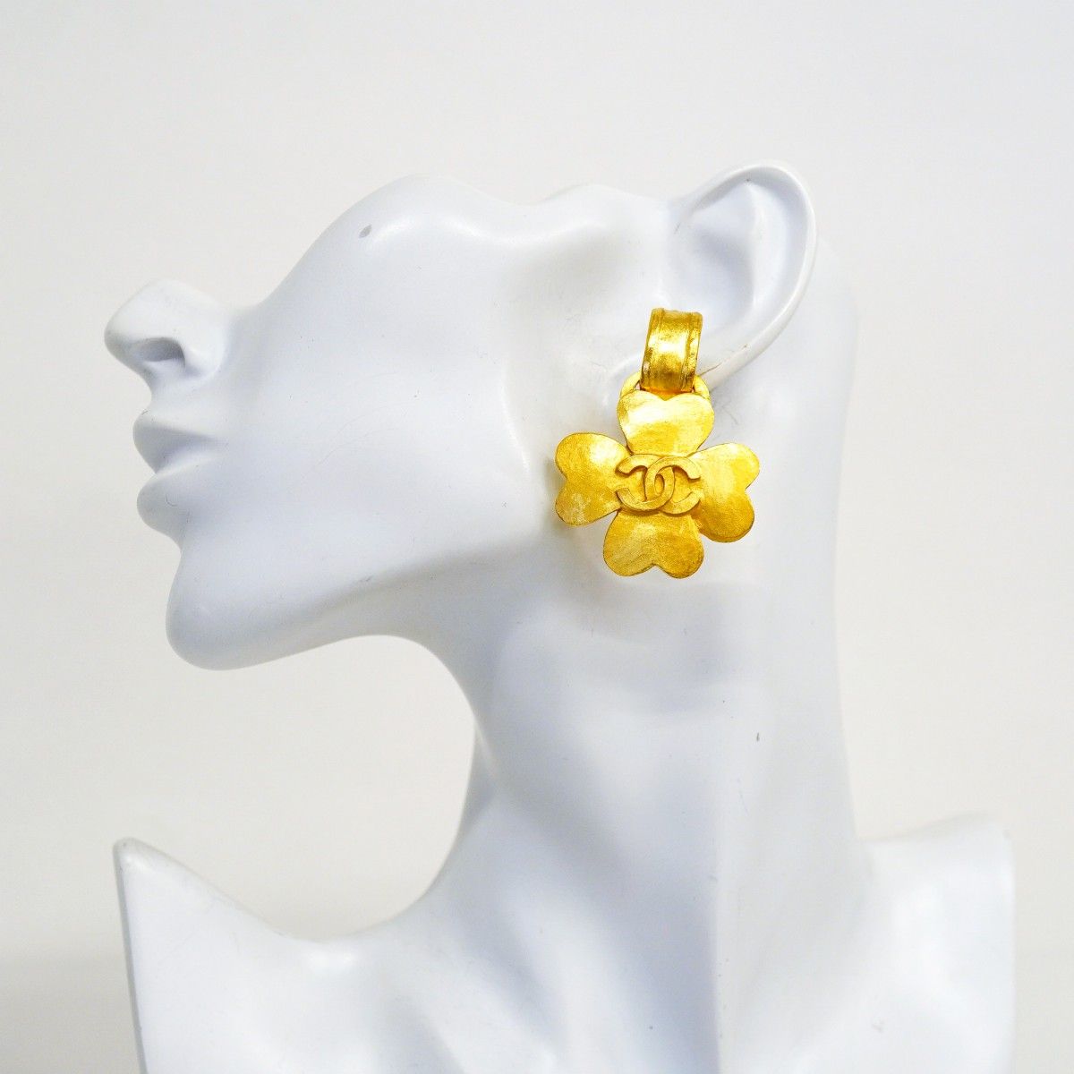 Chanel Earrings Vintage CC Logo Clover Motif Gold Plated — view 5