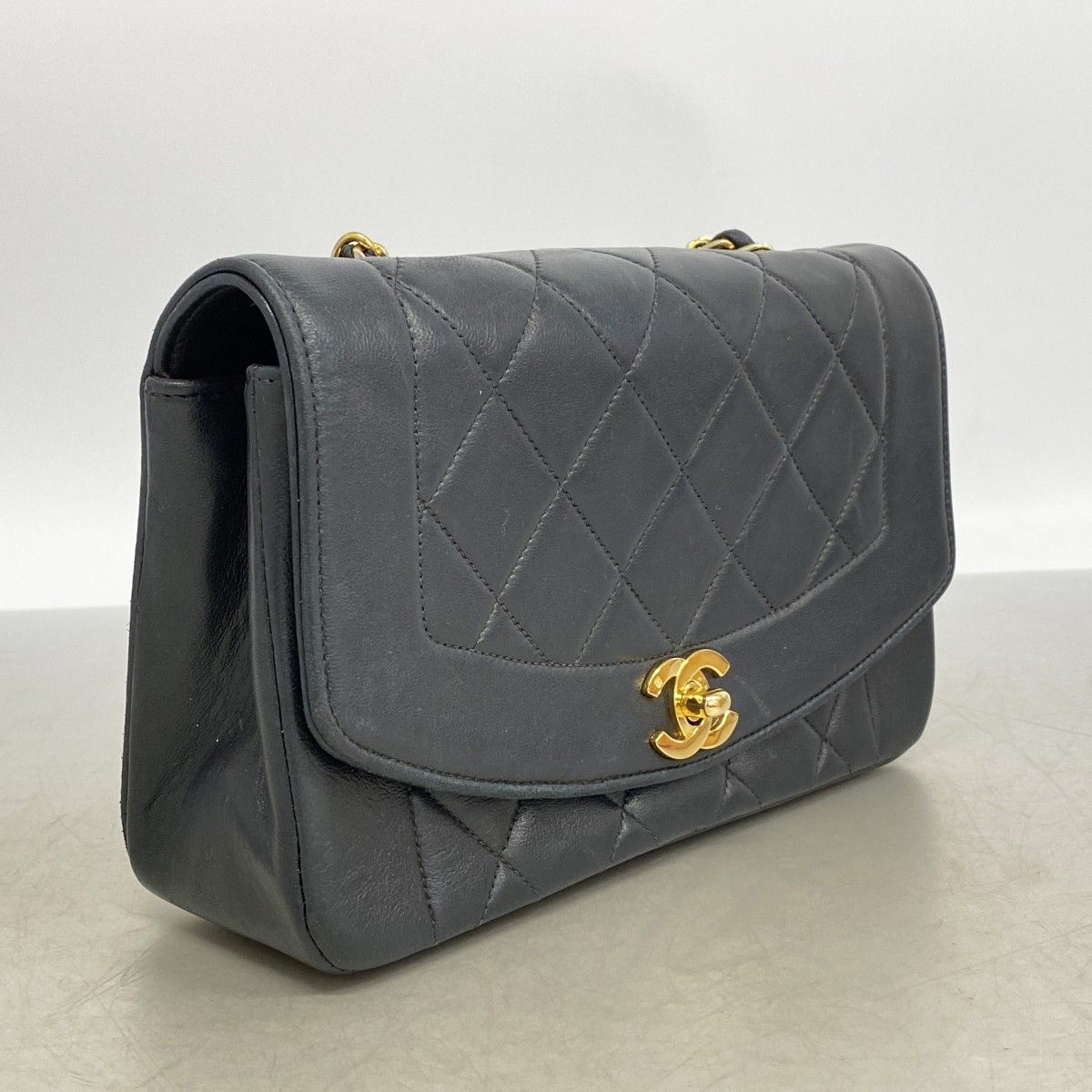 Chanel Shoulder Bag Diana Lambskin Black Gold — view 2