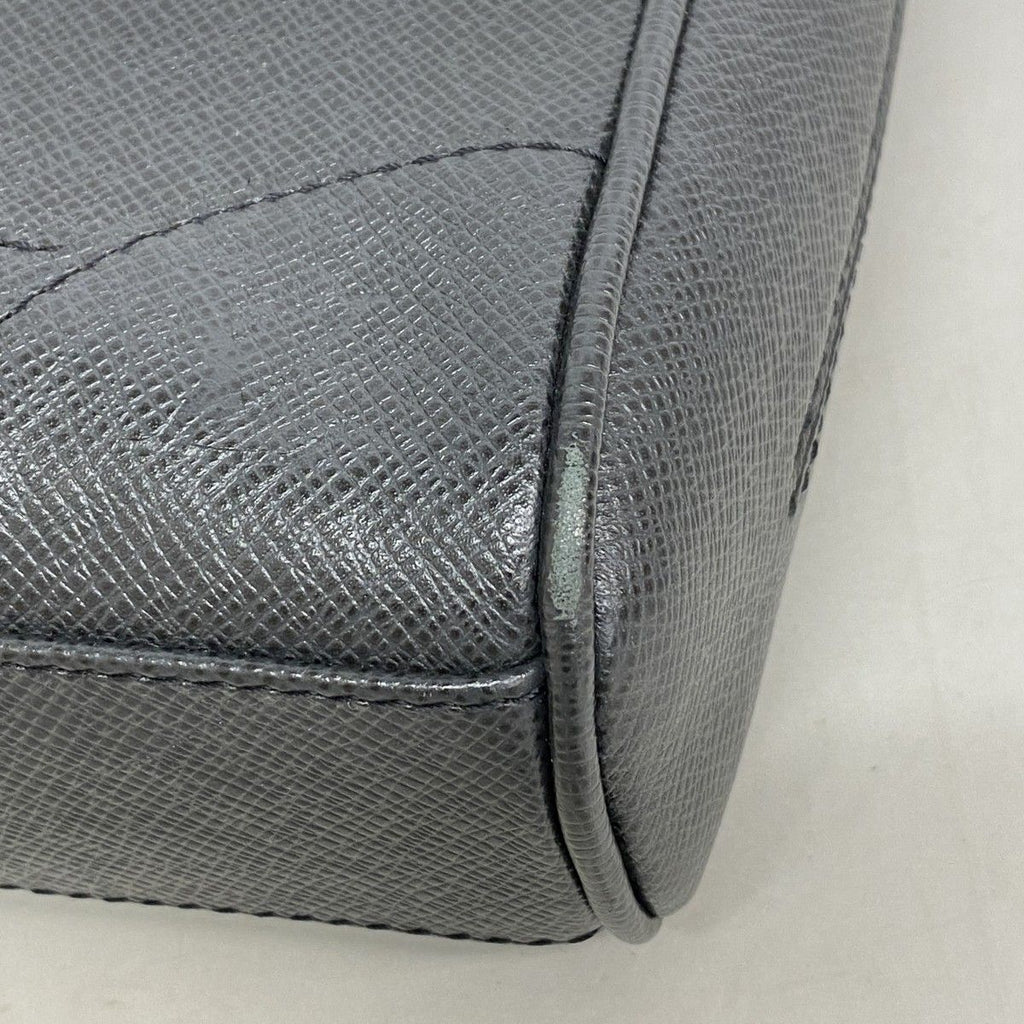 Louis Vuitton Shoulder Bag Taiga Luca Ardoise — view 6
