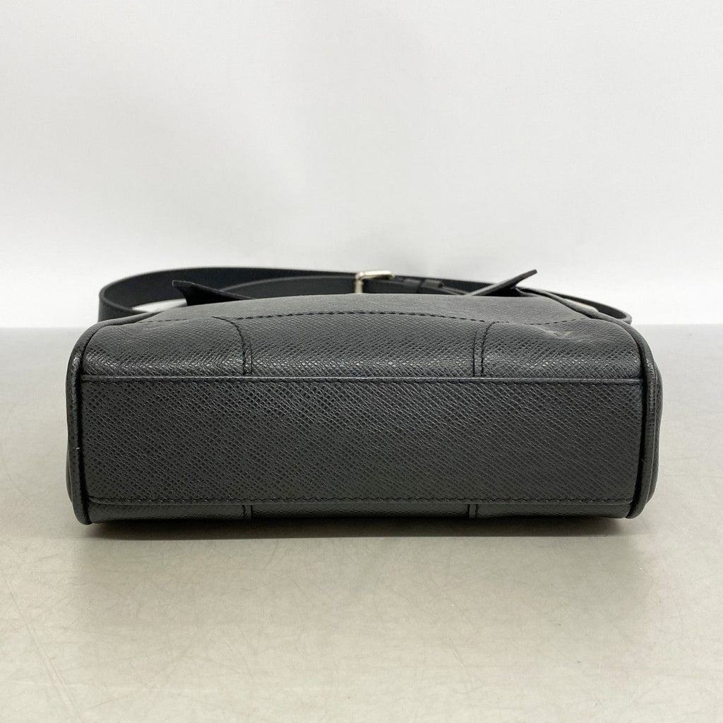 Louis Vuitton Shoulder Bag Taiga Luca Ardoise — view 3
