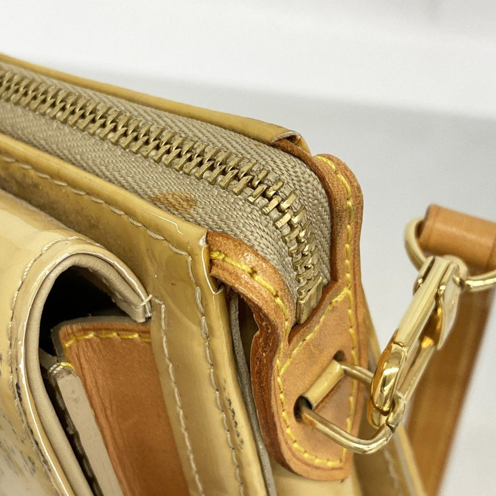 Louis Vuitton Shoulder Bag Vernis Mott Beige — view 7