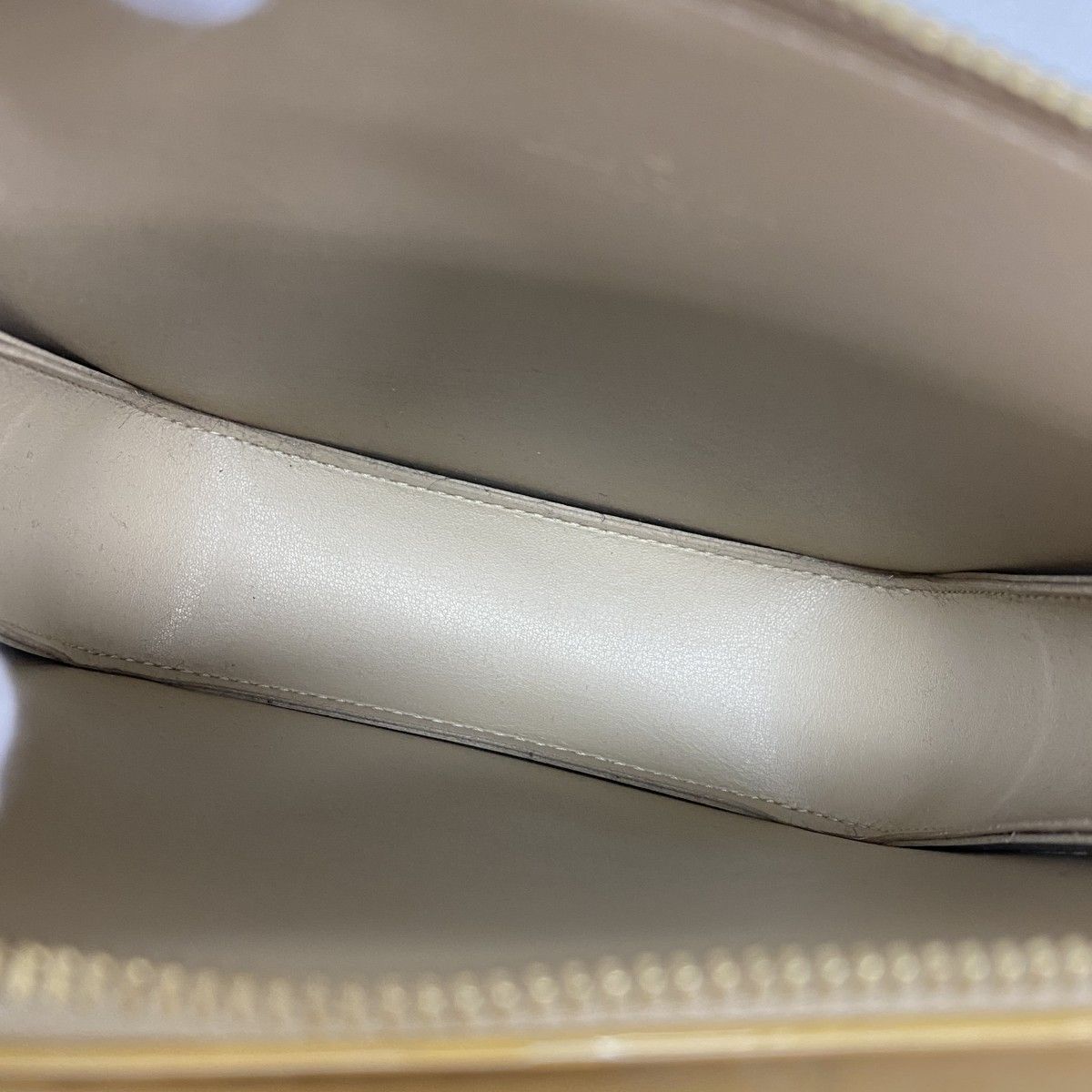 Louis Vuitton Shoulder Bag Vernis Mott Beige — view 4
