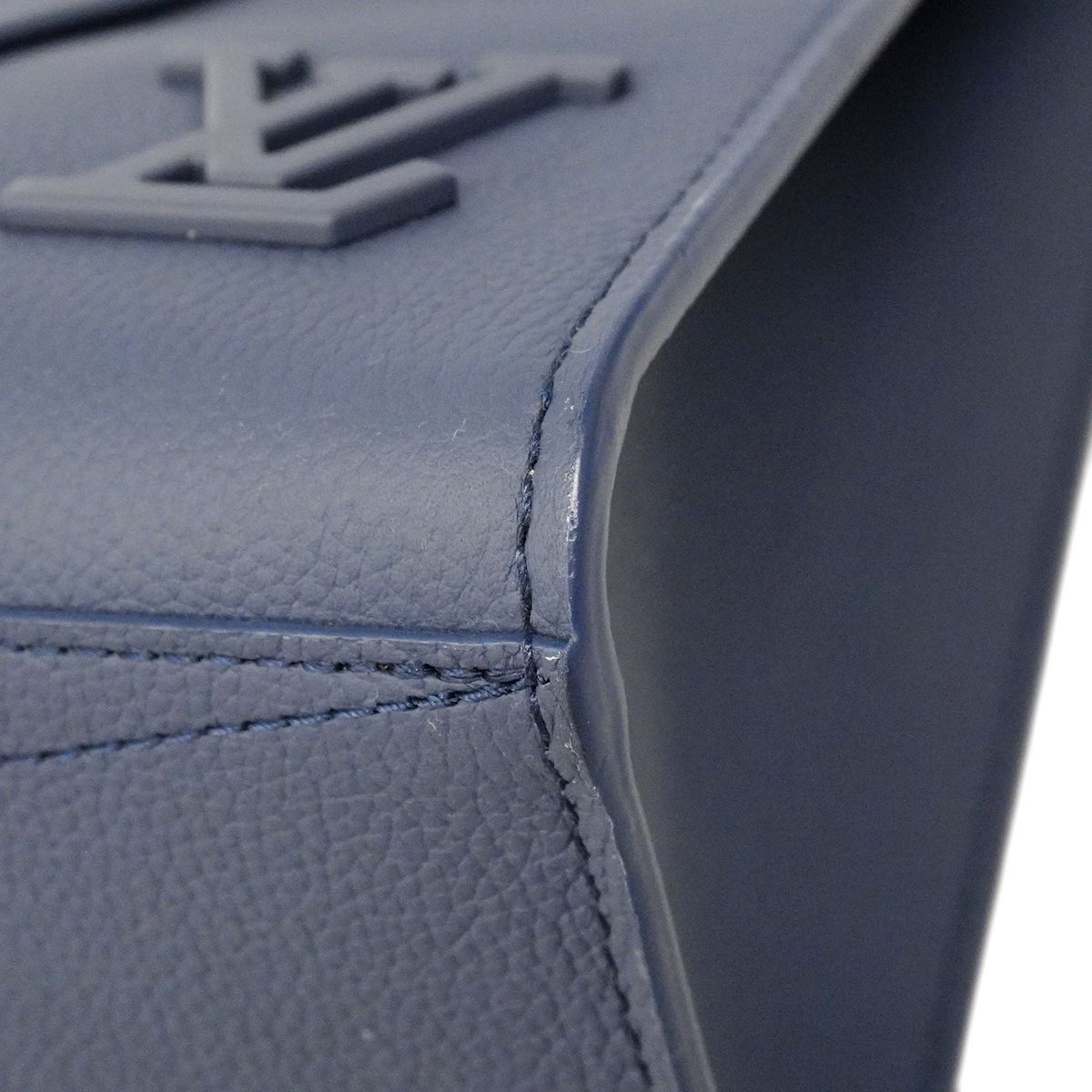 Louis Vuitton Tote LV Aerogram Takeoff Navy — view 8