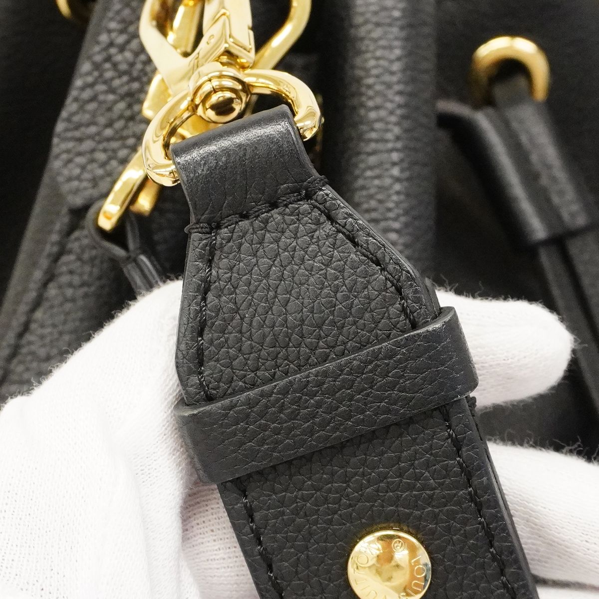 Louis Vuitton Handbag Taurillon Lockme Bucket NV Noir 2-Way — view 8