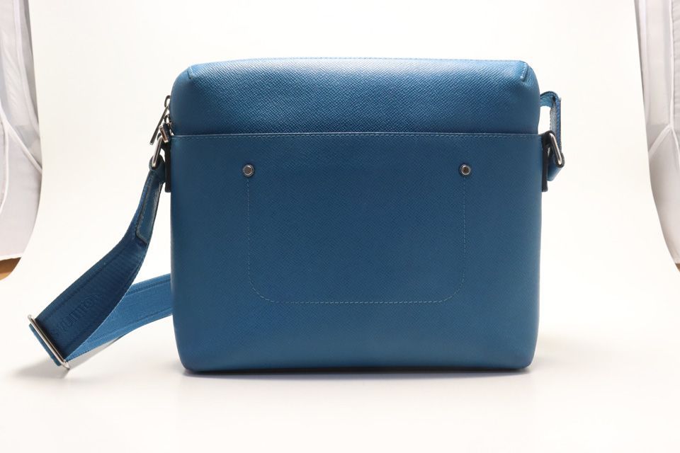 Louis Vuitton Taiga Grigori Shoulder — view 2