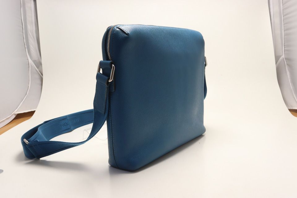 Louis Vuitton Taiga Grigori Shoulder — view 4