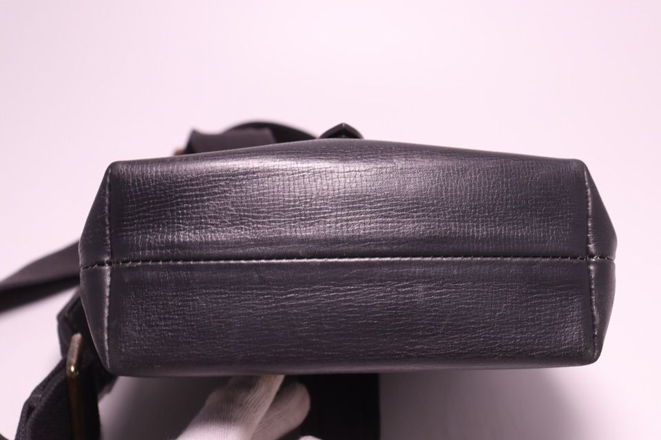Louis Vuitton Utah Yuma Shoulder — view 3
