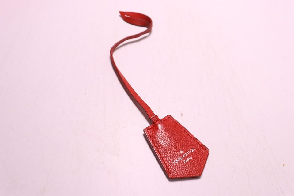 Louis Vuitton Leather Lockme II Shoulder — view 8