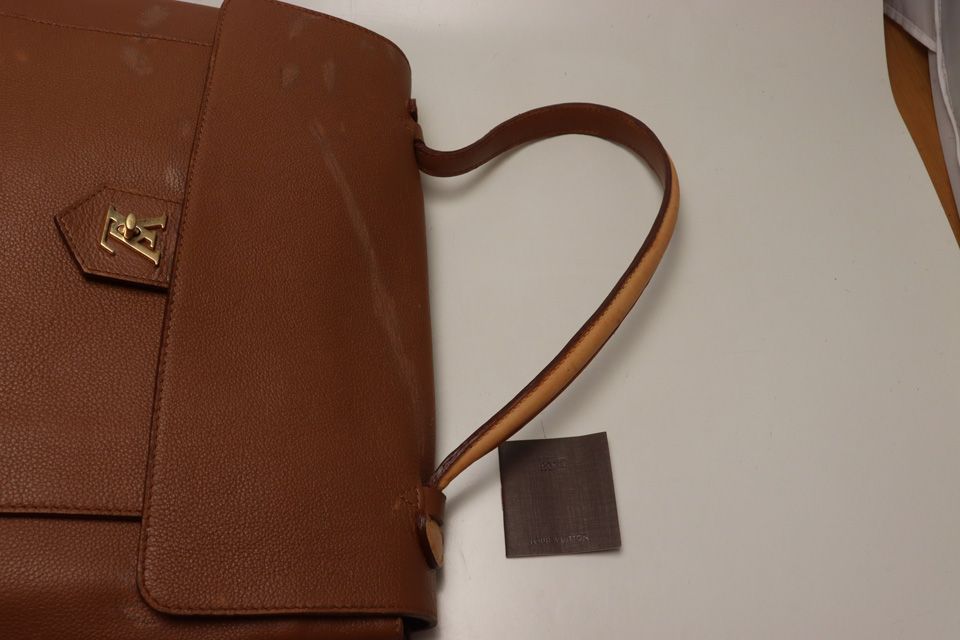Louis Vuitton Leather Lockme Handbag — view 9