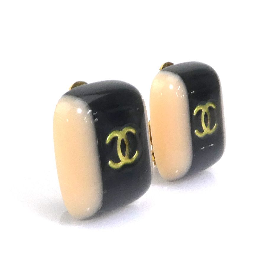 Chanel Earrings CC Logo — view 2