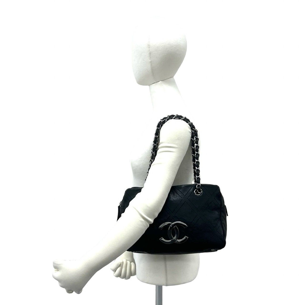 Chanel Card CC Logo Calf Leather Shoulder Bag Tote Black — view 2