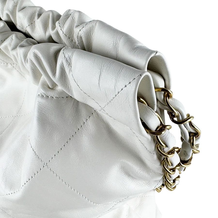 Chanel Shoulder Bag 22 — view 6