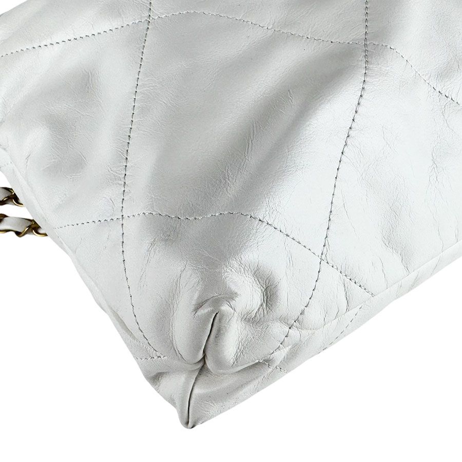 Chanel Shoulder Bag 22 — view 9