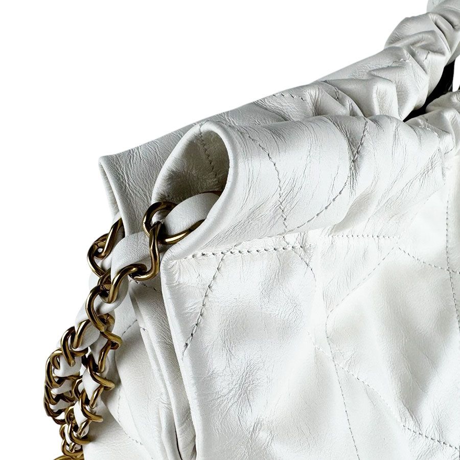 Chanel Shoulder Bag 22 — view 7