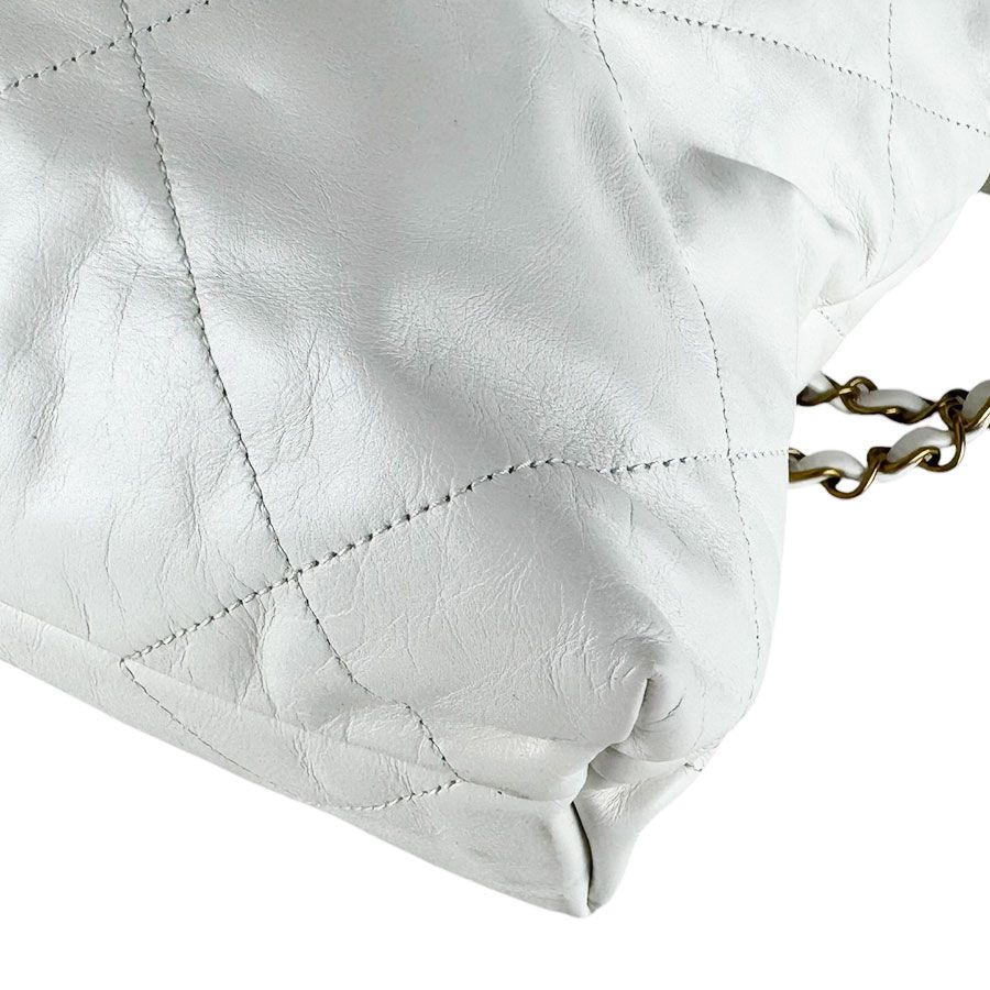 Chanel Shoulder Bag 22 — view 8