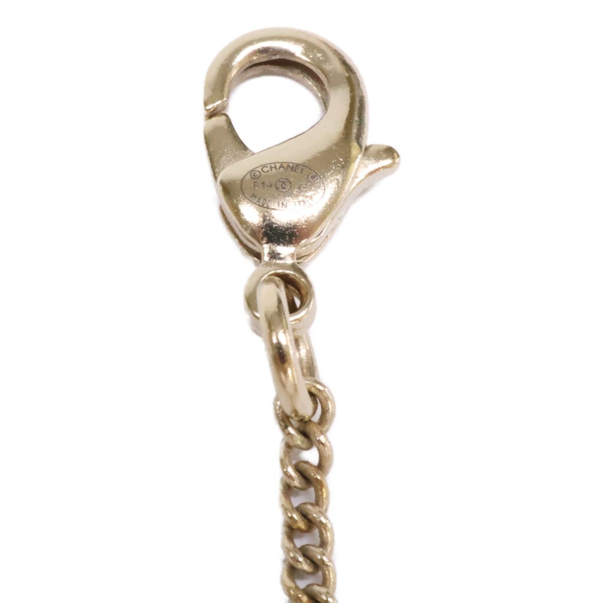 Chanel 19c CC Logo Pearl View Pendant — view 8